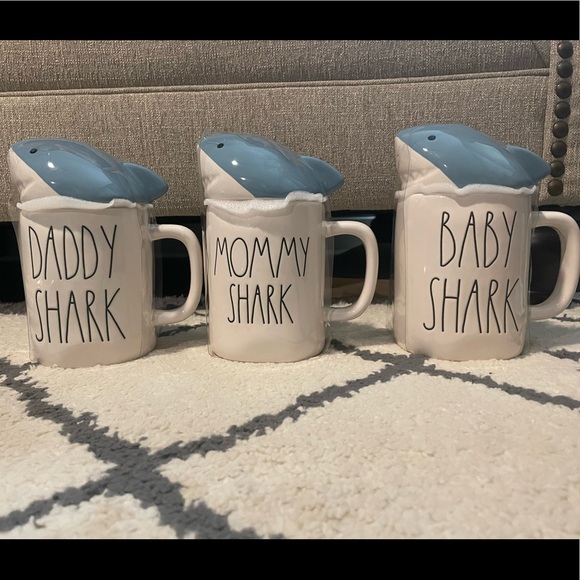 Rae Dunn - Daddy, Mommy and Baby Shark Mugs with Topper. - Picture 1 of 1